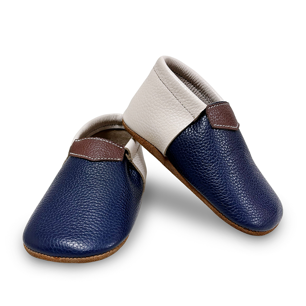 ZAPATOS MOCS DE CUERO VACUNO HECHOS A MANO TRICOLOR PUNTA AZUL PARA BEBÉS