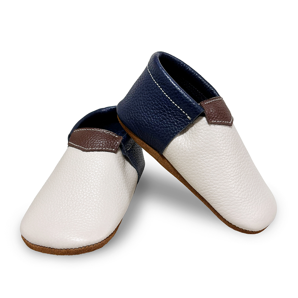 ZAPATOS MOCS DE CUERO VACUNO HECHOS A MANO TRICOLOR PUNTA BEIGE PARA BEBÉS Y NIÑOS