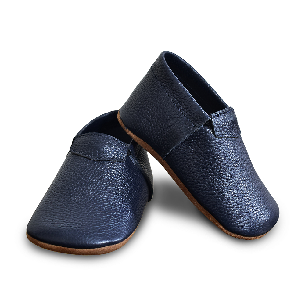 ZAPATOS MOCS DE CUERO COLOR AZUL HECHOS A MANO PARA BEBÉS Y NIÑOS